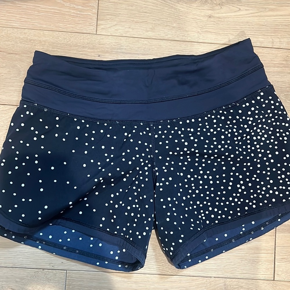 Women Lululemon Navy Dot Shorts size 4